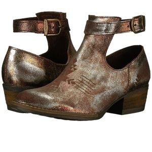 Women’s Strap Ankle Boot. Sbicca Bronze Peace Out Boot. Excellent Condition.